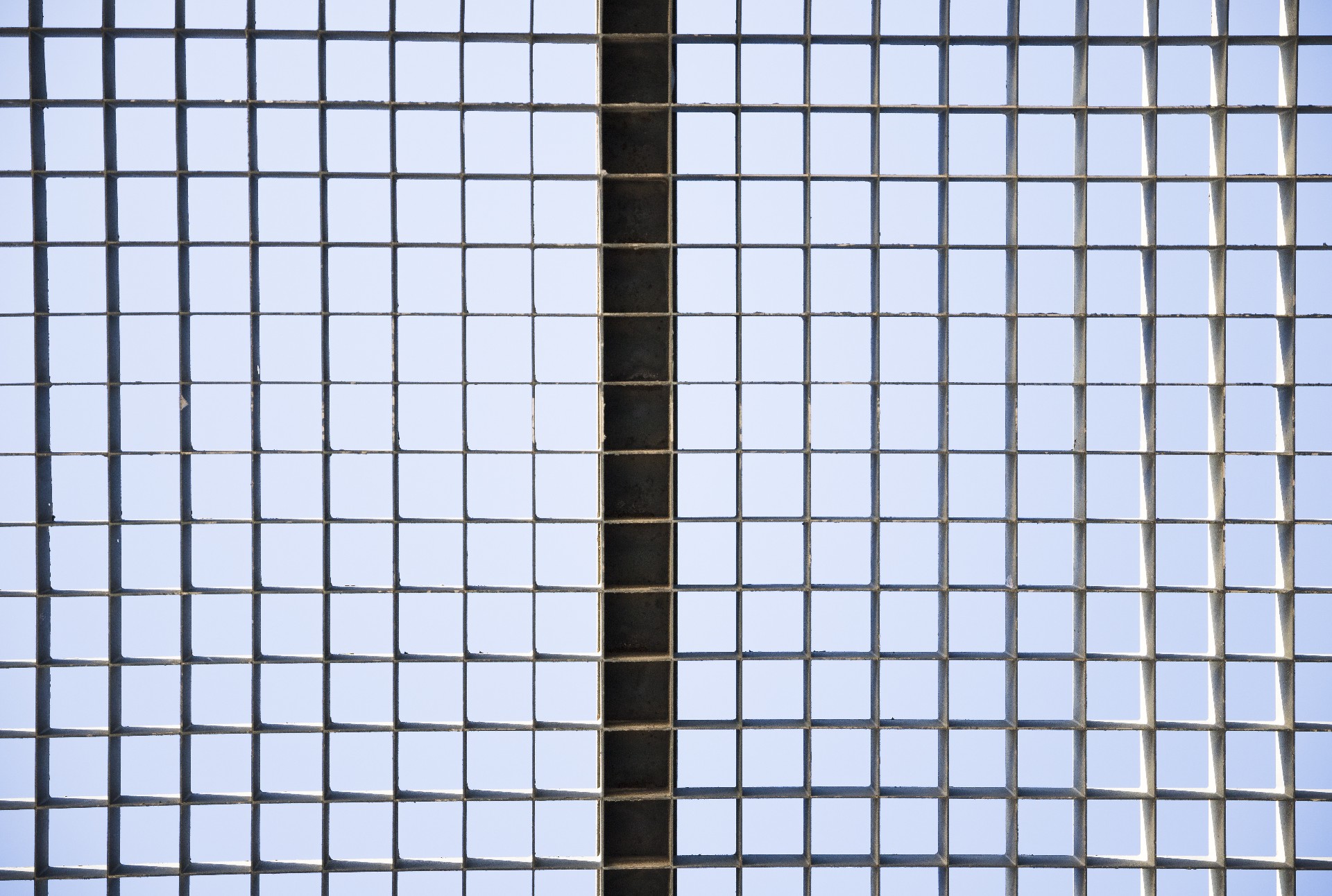 河北煤一、二期堆場(chǎng)防風(fēng)網(wǎng)防腐維護(hù)與現(xiàn)場(chǎng)補(bǔ)漆項(xiàng)目